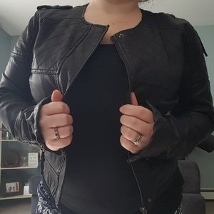 Size large fake black leather jacket